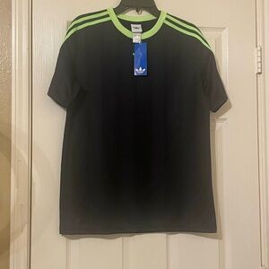 Adidas Women’s Football Tee Size: XL